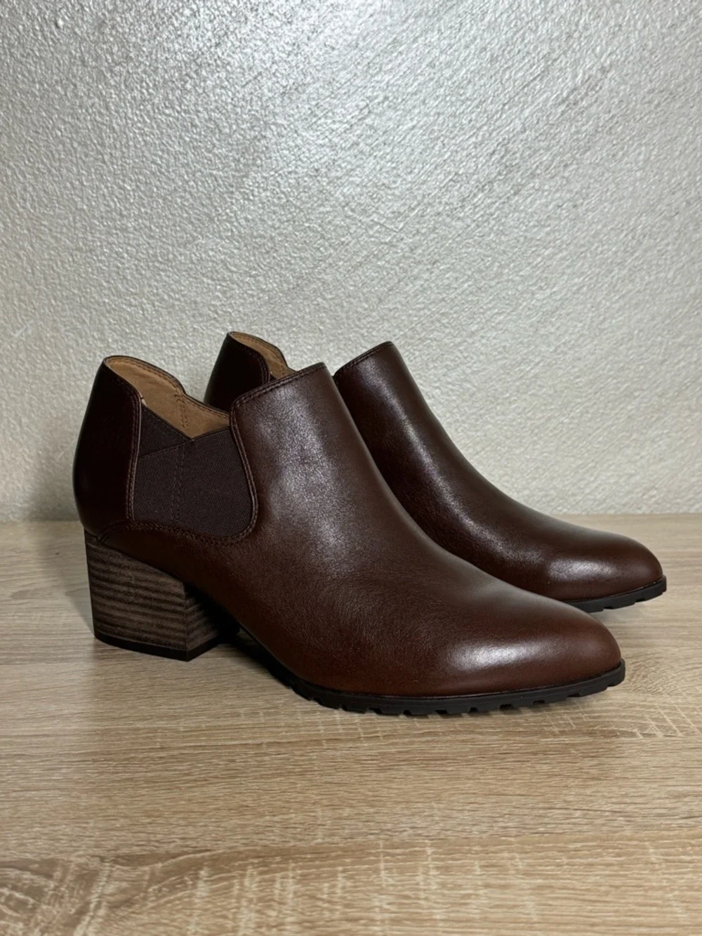 Vionic Belmont Women Size 8.5 Dark Brown Leather Ankle Booties